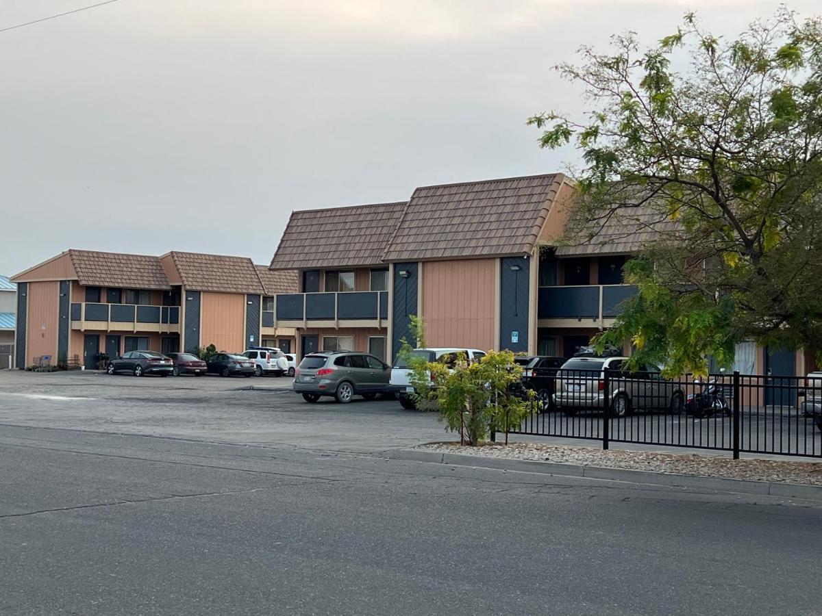 פאלון Budget Inn מראה חיצוני תמונה