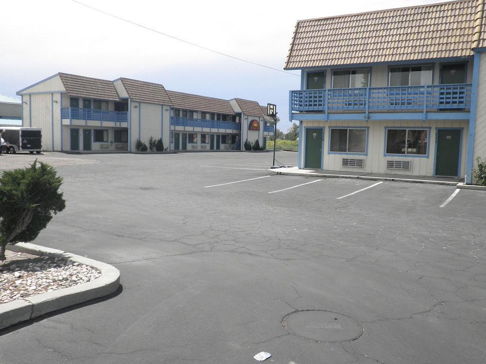 פאלון Budget Inn מראה חיצוני תמונה