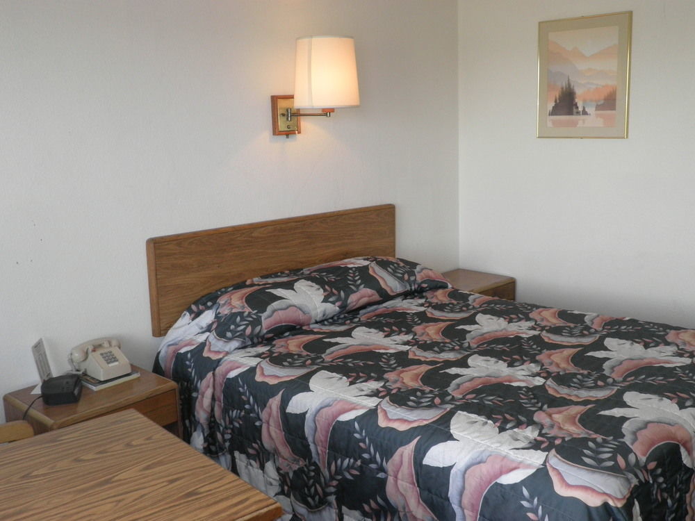פאלון Budget Inn מראה חיצוני תמונה