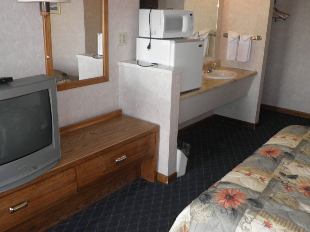 פאלון Budget Inn מראה חיצוני תמונה